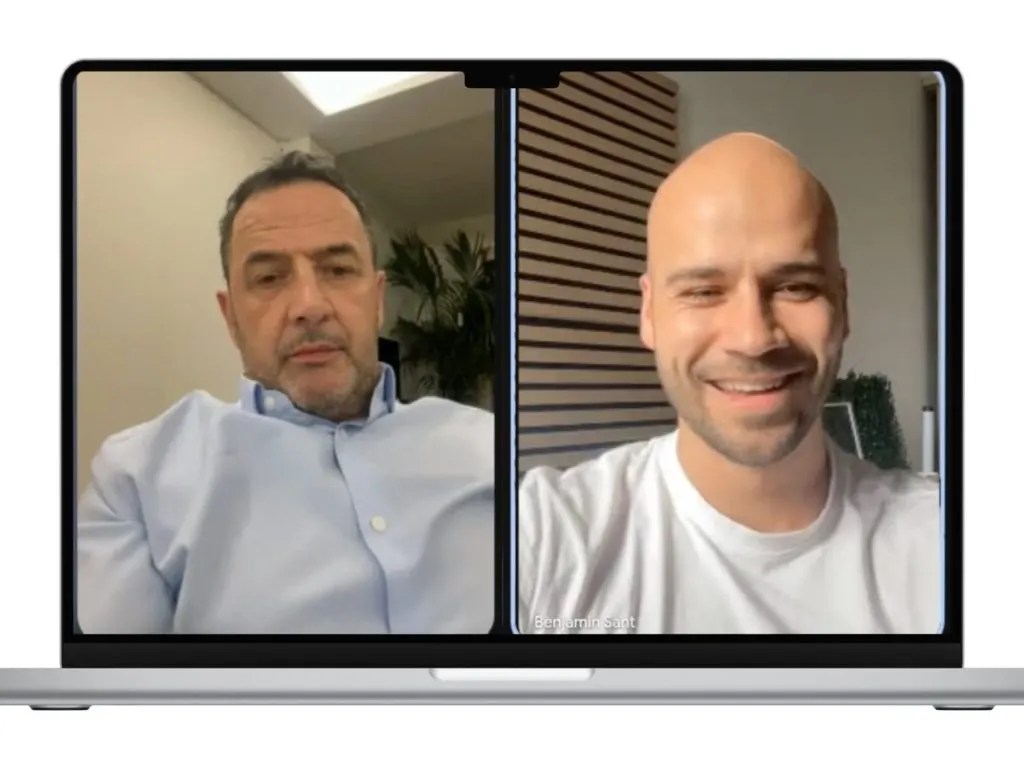 Appel de suivi en visioconférence entre un coach et un participant